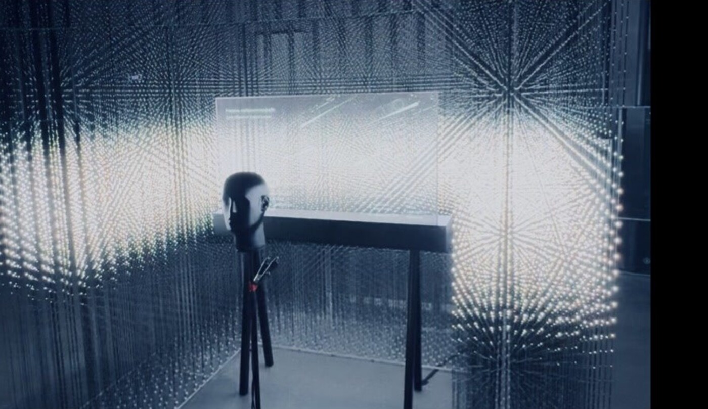 ECHO 2.0 — volumetric screen made of LED filaments, Moscow