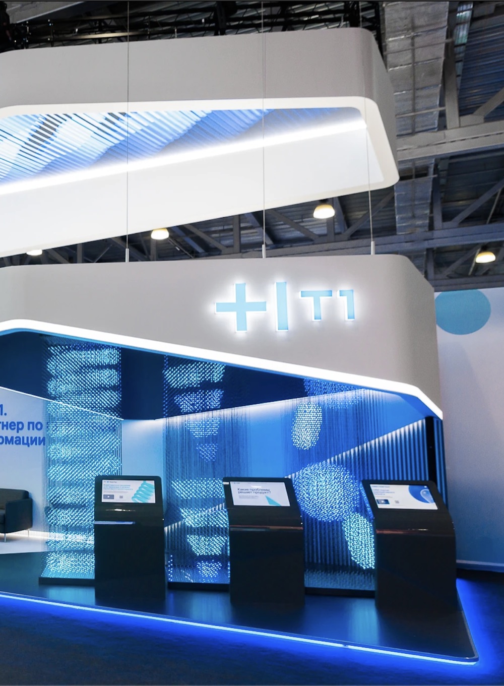 FINOPOLIS 2022 | T1 — volumetric LED screen and touch kiosks at the booth